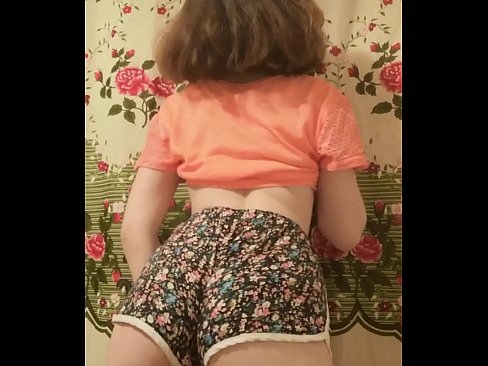 ❤️ Sexy junges Babe zieht ihre Shorts vor der Kamera aus Porno fb bei porn de.kassa-standupbar.ru ❤