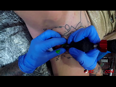 ❤️ Extrem tätowierte Hottie Sully Savage hat ein Tattoo auf ihrer Klitoris Porno fb bei porn de.kassa-standupbar.ru ❤
